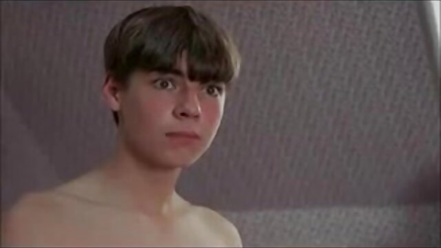 Najljubši :  Plavolasa dama zbudi lenega pastorka in mu pusti služiti muco Video posnetki 