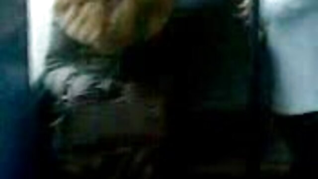 Najljubši :  Blondinka z zavezanimi očmi dobi polna usta sperme Video posnetki 