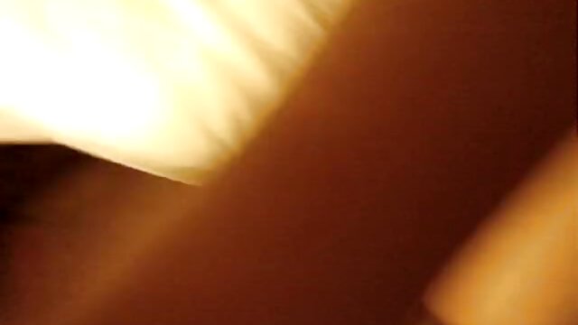 Najljubši :  Fleksibilna blondinka namesto vadbe sesa fantov penis Video posnetki 