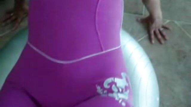 Najljubši :  Charlotte Reed in Angel Piaff se spustita na študentsko zabavo. Video posnetki 