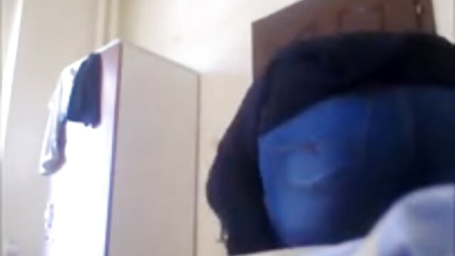 Najljubši :  Drobno blondinka Anna Mae se zajebava z visokim moškim Video posnetki 