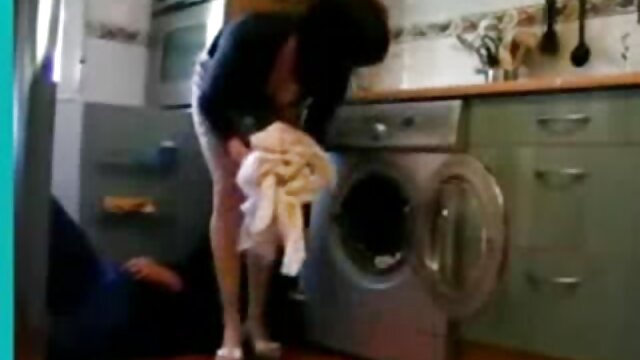 Najljubši :  Dva fanta dvojno prodirata v eno nimfoblond v pisarni Video posnetki 