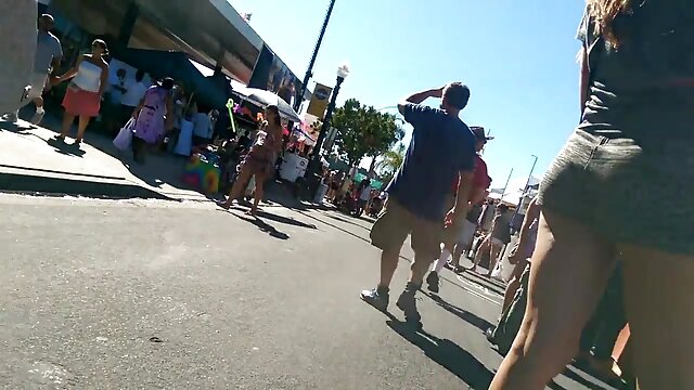 Najljubši :  Začinjena blondinka ima divjo hardcore sejo z obešenim tipom Video posnetki 