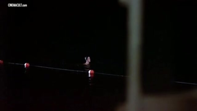 Najljubši :  Posebna metoda omogoča, da blondinka po vadbi kadi tiča Video posnetki 