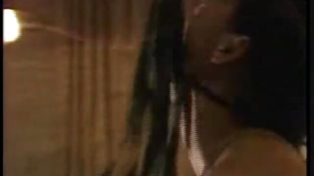 Najljubši :  Najstnica se ne more upreti, ko jo moški liže in mu daje muco Video posnetki 