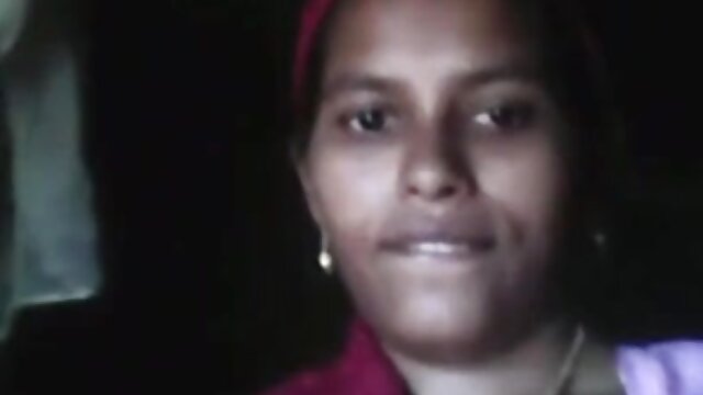 Najljubši :  Režiser obožuje sredstva lepote, preden zakoplje kurac v breskev Video posnetki 