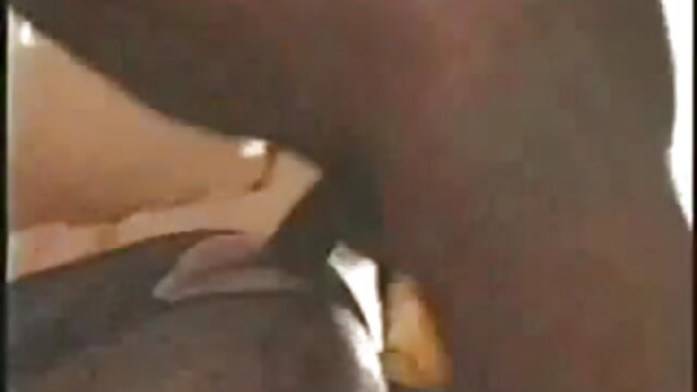 Najljubši :  Za blowjob vitka rjavolaska je nagrajena z medrasnim udarjanjem Video posnetki 