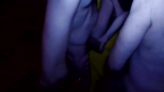 Najljubši :  Črnolaska je naletela na glory hole in bi se rada zabavala Video posnetki 