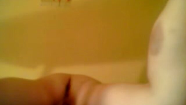 Najljubši :  Debela ženska sesa in jebe velikega tiča v kopalnici in spalnici Video posnetki 