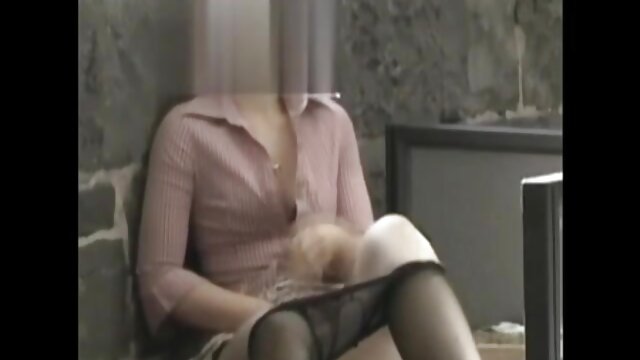 Najljubši :  Call-girl je prirezana muca močno prodrla daleč od nečimrnosti Video posnetki 