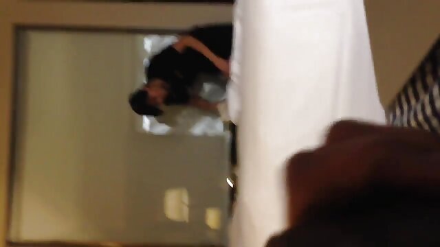 Najljubši :  Stara nepremičninska agentka proda stanovanje v zameno za kurba Video posnetki 