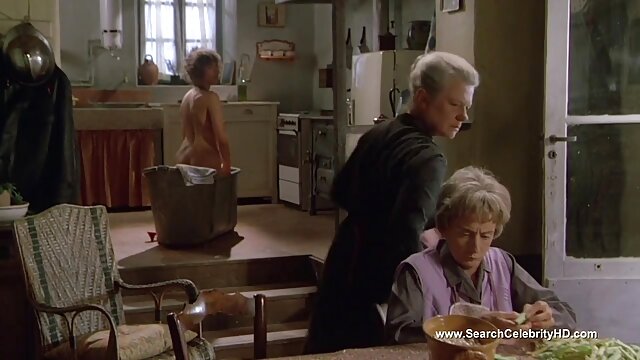 Najljubši :  Osupljiva bomba z velikimi joški, lepo izvrtanimi od zadaj Video posnetki 