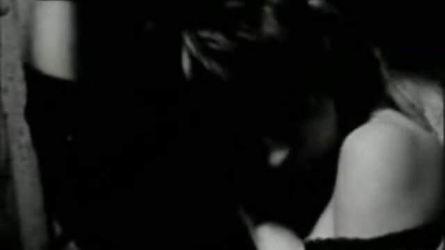 Najljubši :  Rjavolaska babe z velikimi naravami dobi udarec pod tušem Video posnetki 