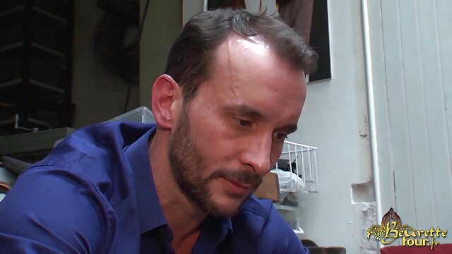 Najljubši :  Šolarka seksa s svojim profesorjem v prazni učilnici Video posnetki 