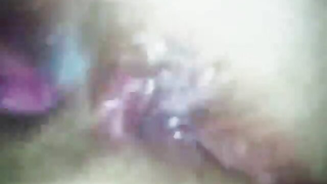 Odlično :  Dve liki Bianca Resa in Julia Roca si delita en penis Brezplačno video posnetki 