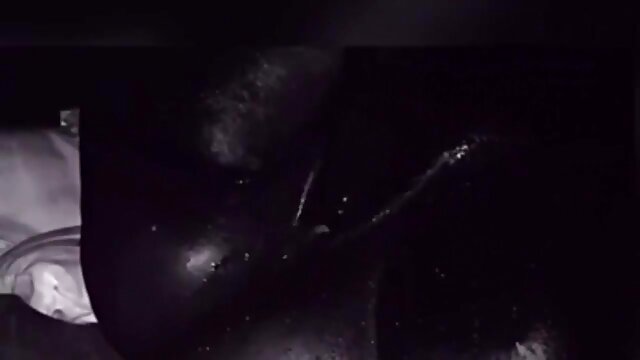 Najljubši :  Dve tekmovalni vroči bejbi na oljni lezbični rokoborbi Video posnetki 