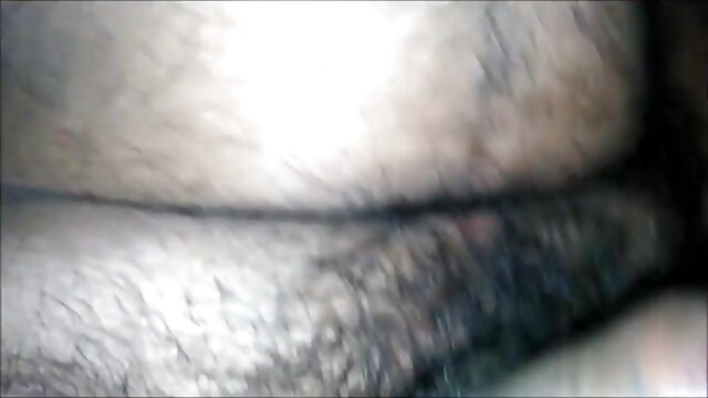 Najljubši :  Žreb nežno liže blondinino muco, preden vanjo potisne palico Video posnetki 