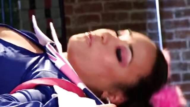 Najljubši :  Začinjeno vroča rjavolaska Latina sesa in jaha velikega tiča Video posnetki 