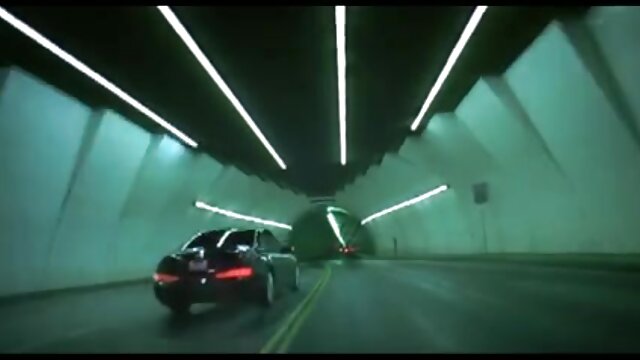 Najljubši :  Moški pobere vznemirljivo samico in jo nagovori v oralno koitacijo Video posnetki 