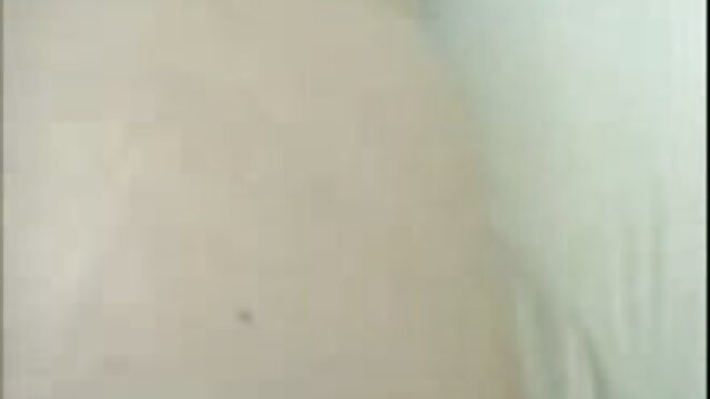 Najljubši :  Zunanji trojček pomaga fantu preprečiti razhod z azijsko MILF Video posnetki 