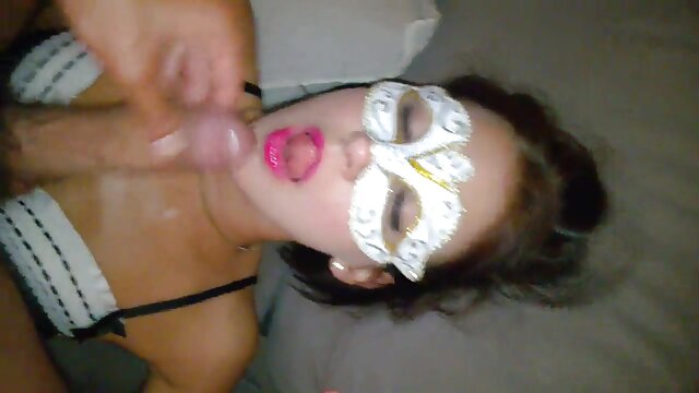 Najljubši :  Zapeljevanje deklice je šlo dobro in pornograf je prišel do dragocene pičke Video posnetki 