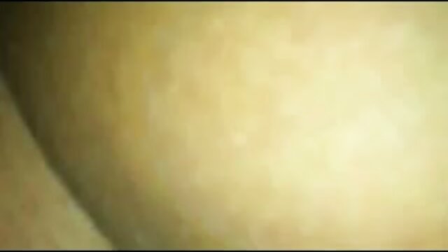 Najljubši :  Za črnolaso ​​bombo skrbi njen zdravnik Video posnetki 