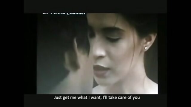 Najljubši :  Mlado dekle to počne z moškim na gugalnici pnevmatik javnega parka Video posnetki 