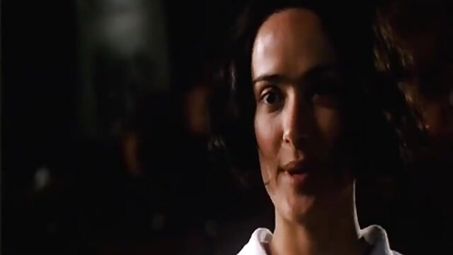 Najljubši :  Osupljive polsestre delijo moško debelo jebeno palico v spalnici Video posnetki 