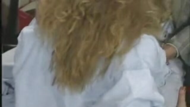 Najljubši :  Srečanje z vročo punco za večerjo ob poslušanju glasbe v živo Video posnetki 