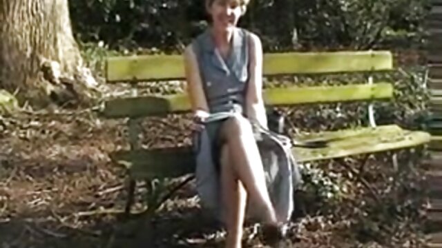 Najljubši :  Blondinka z majhnimi joški se udari na zmenek Video posnetki 