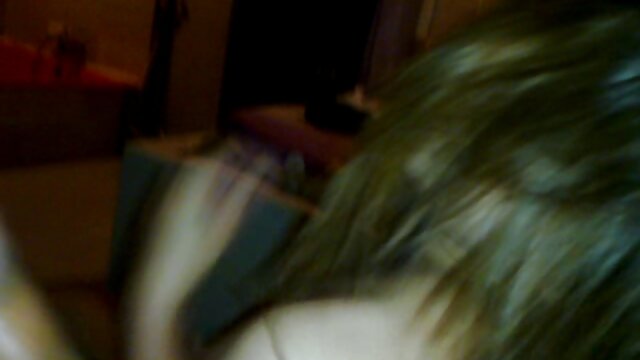 Najljubši :  Tetovirana rjavolaska masturbira in sesa ob bazenu Video posnetki 