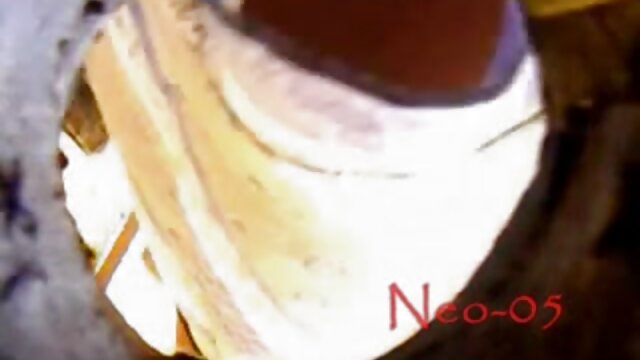 Najljubši :  Prsata eksotična ebenovina se močno udari na posteljo Video posnetki 