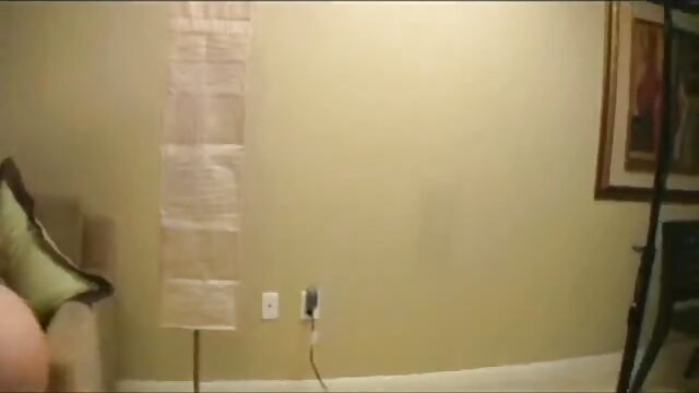 Najljubši :  Ebony babe ima rožnato muco, ki jo je lizala zapeljiva svetlolasa sostanovalka Video posnetki 