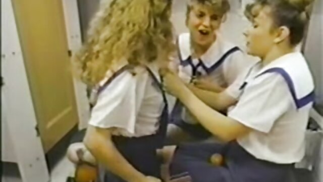 Najljubši :  Super vroča seks v štirih z nekaj drobnimi porno piščanci Video posnetki 