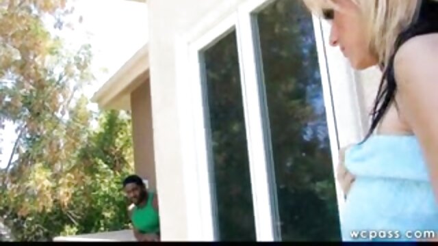 Najljubši :  Blondinka v seksi spodnjem perilu jaha tiča Video posnetki 