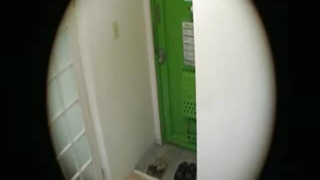 Najljubši :  Milf rjavolaska se temeljito poka po pisarniški mizi Video posnetki 