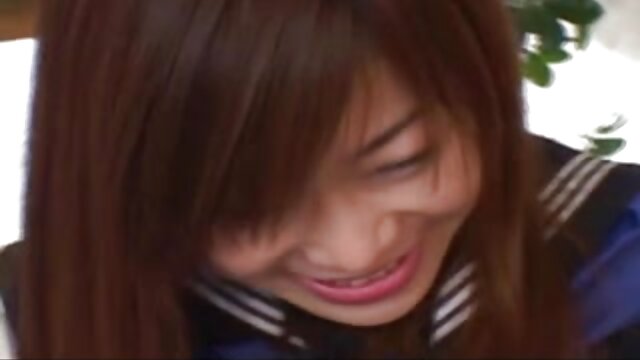 Najljubši :  Guy kaplje kupiti, da bi dobil njegov kurac zanič s suh pohoten kurba Nelya. Video posnetki 