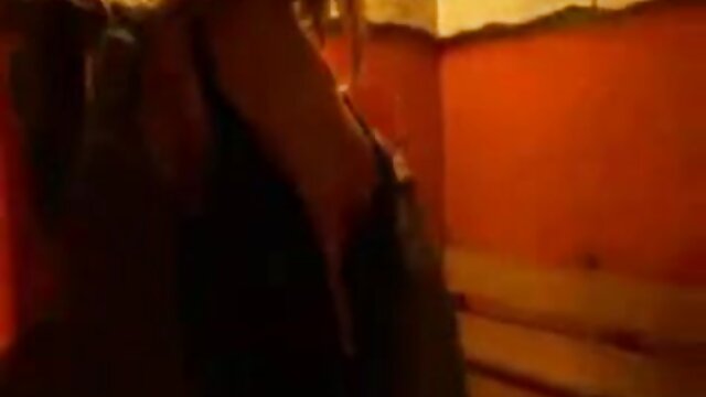 Najljubši :  Piknik para na prostem se konča z neverjetnim ljubljenjem Video posnetki 