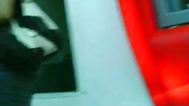 Najljubši :  Seks skozi gloryhole konča za buxom MILF s cum na joške Video posnetki 