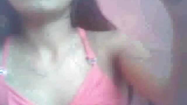 Najljubši :  Plešasti črnec zdravi svojo muco s pošastnim tičem Video posnetki 