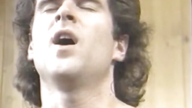 Najljubši :  Suha ruska študentka služi denar kot kurtizana Video posnetki 