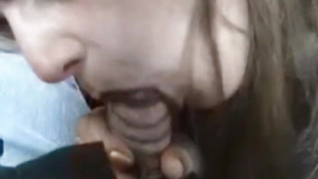 Najljubši :  Precej zelo majhna punčka vzame tiča velikosti njene podlakti Video posnetki 