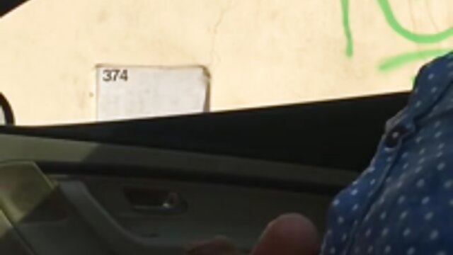 Najljubši :  Guy pusti volan, da bi jebal osupljivo Madison Ivy Video posnetki 