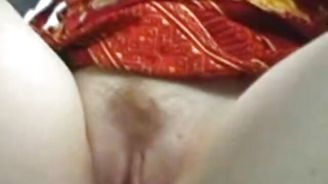 Najljubši :  Bagboy in latina MILF z velikimi prsi se pari v trgovini na kotu Video posnetki 