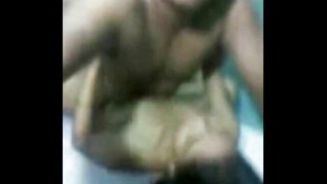 Najljubši :  Spicy babe se pred seksom zajebava v sise Video posnetki 