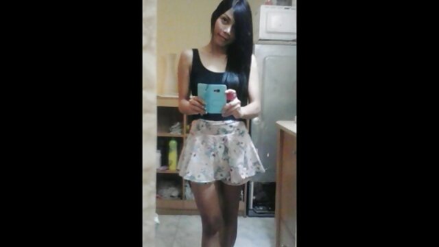 Najljubši :  Fotograf zadovolji mlado pišče, ki vrta njeno tesno muco Video posnetki 