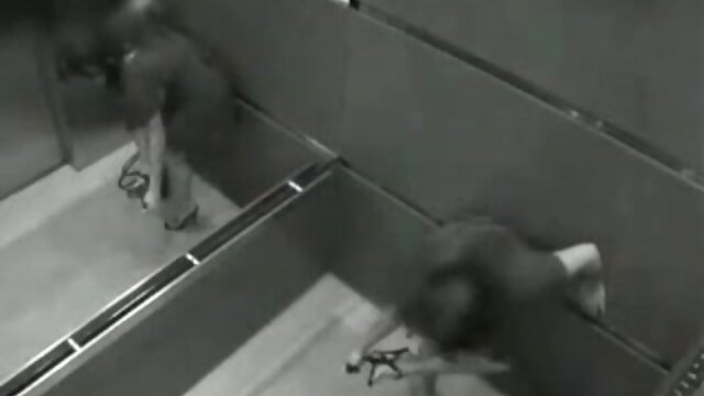 Najljubši :  Tip v kapu pobere piflarko in ji privošči velik penis Video posnetki 