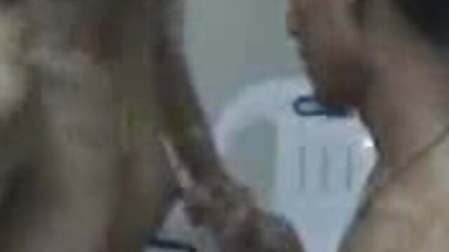 Najljubši :  Teen naredi umazanega moškega s prstom pikavo, medtem ko globoko grlo faha Video posnetki 