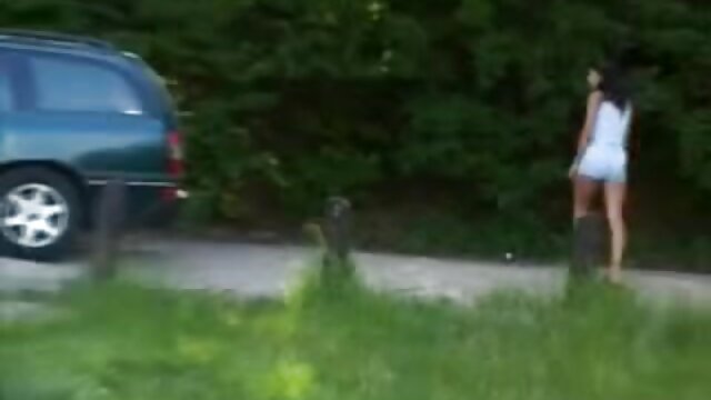 Najljubši :  Rjavolaska sodeluje v medrasnem jebanju, da bi zadovoljila svoje potrebe Video posnetki 