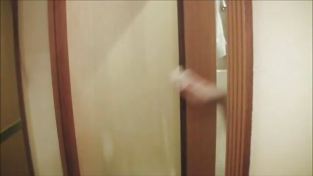 Najljubši :  Študentje praznujejo konec izpitov z organizacijo nore zabave Video posnetki 